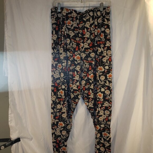 CAPSULE Floral Print Leggings - Black/Red/White - Size 24 - Picture 4 of 8